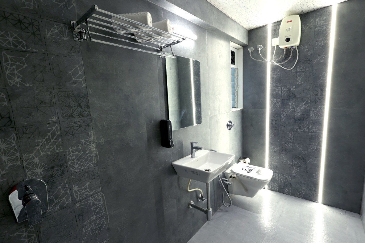 2 BR Homestsay in J B Nagar Andheri