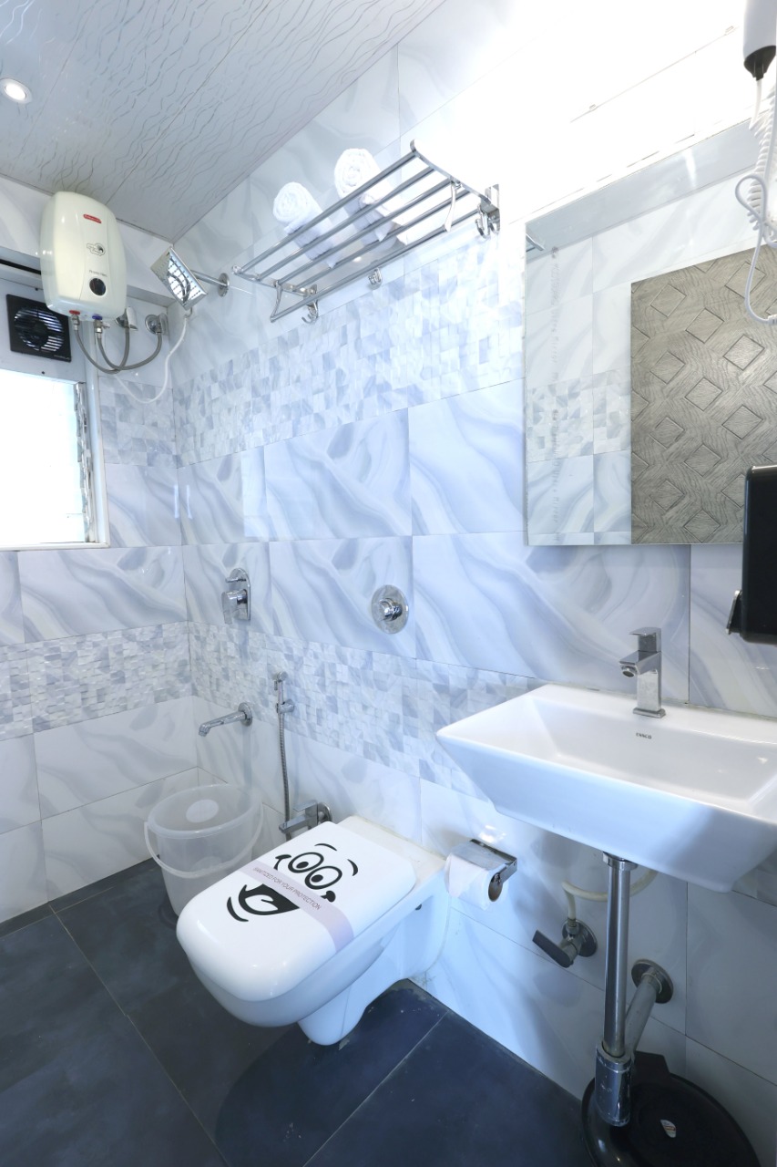 2 BR Homestsay in J B Nagar Andheri