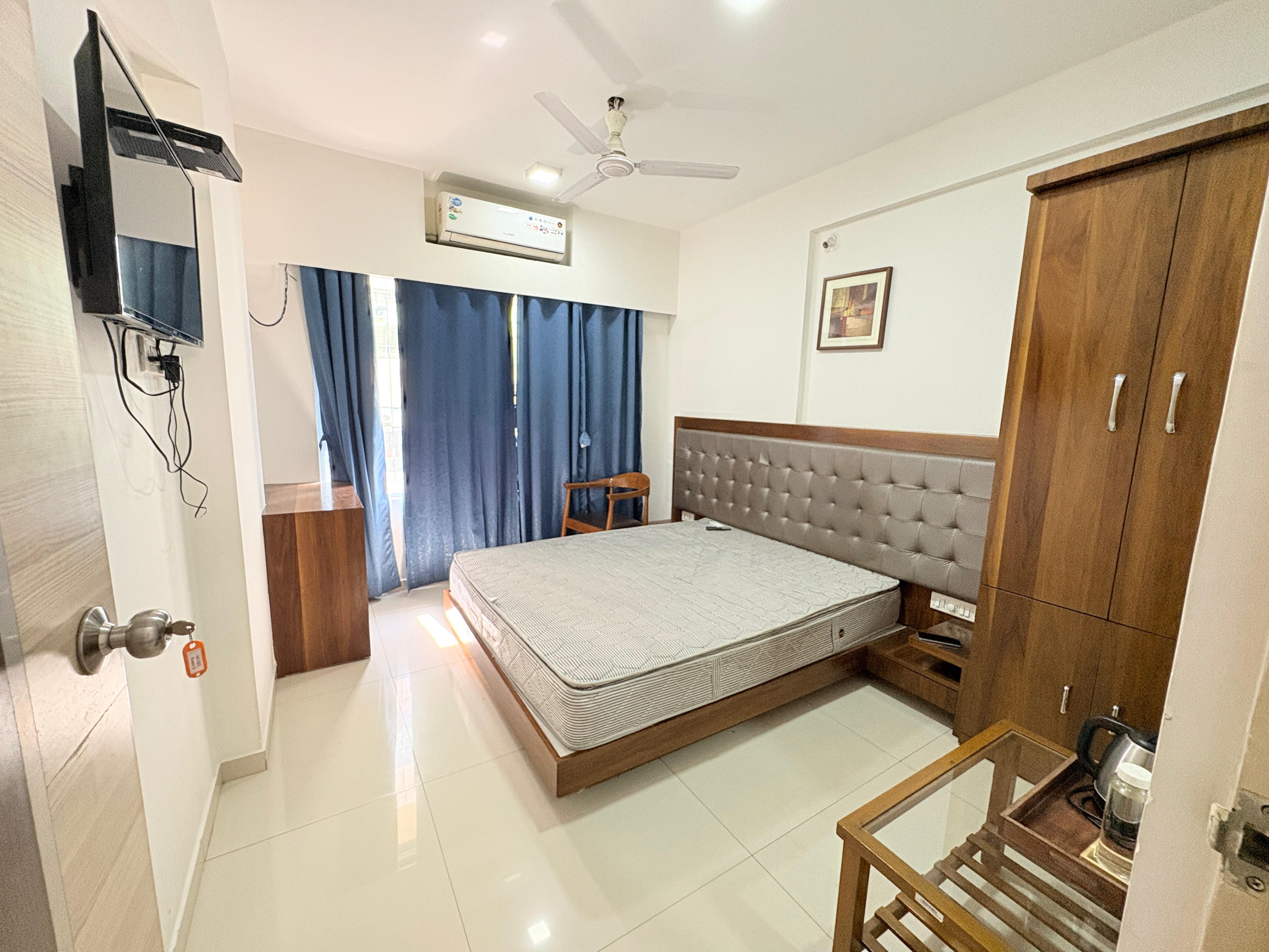 Spacious 3 Bedroom Apartment near Powai