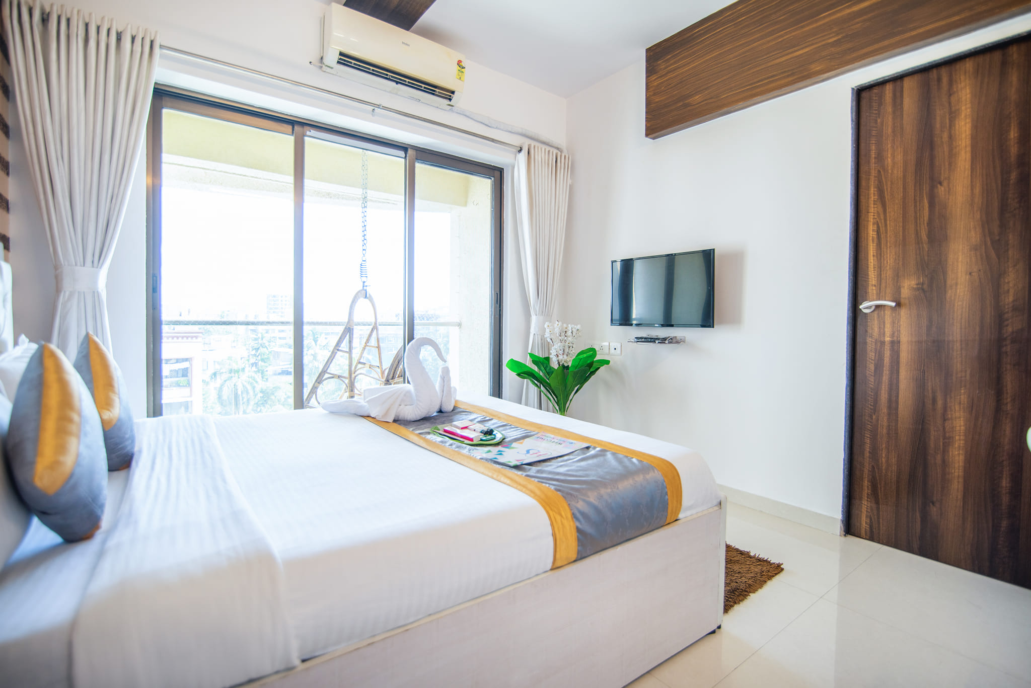 3 BR Serviced Apartment @ Santacruz East