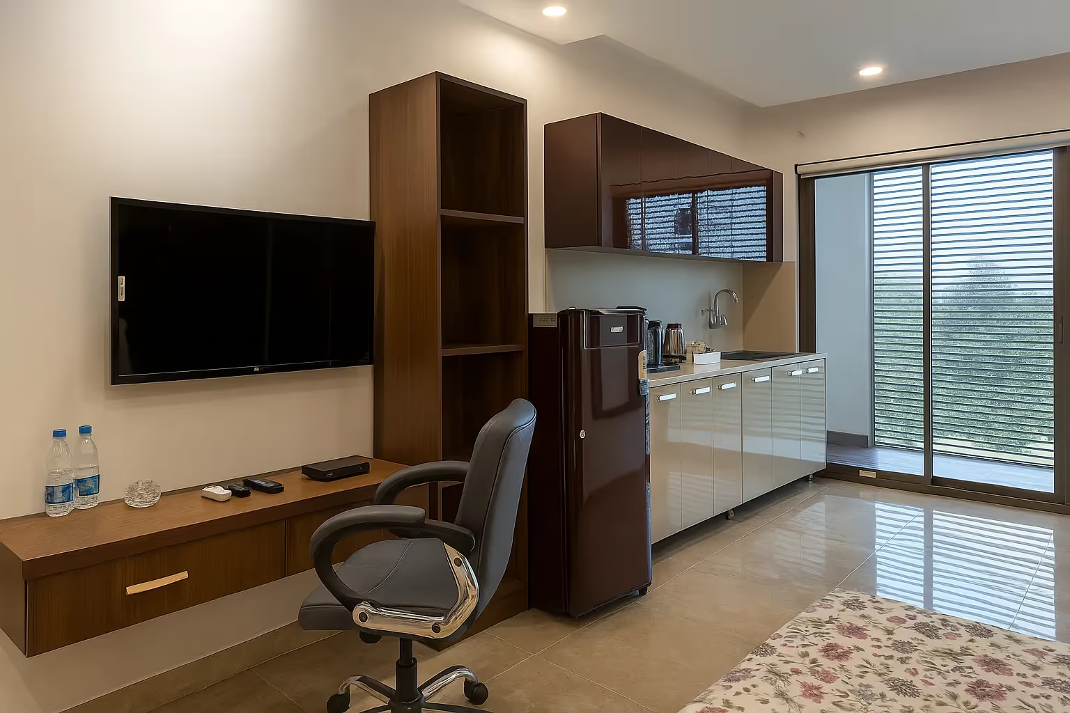 Classic Studio Apartment in DLF Phase 3