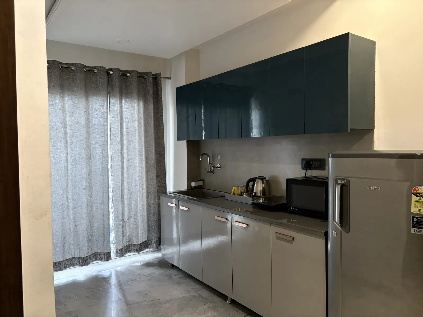 Comforable Studio Apartment near Gallleria Market