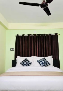 3 Bedroom Serviced Apartment in Chinar Park
