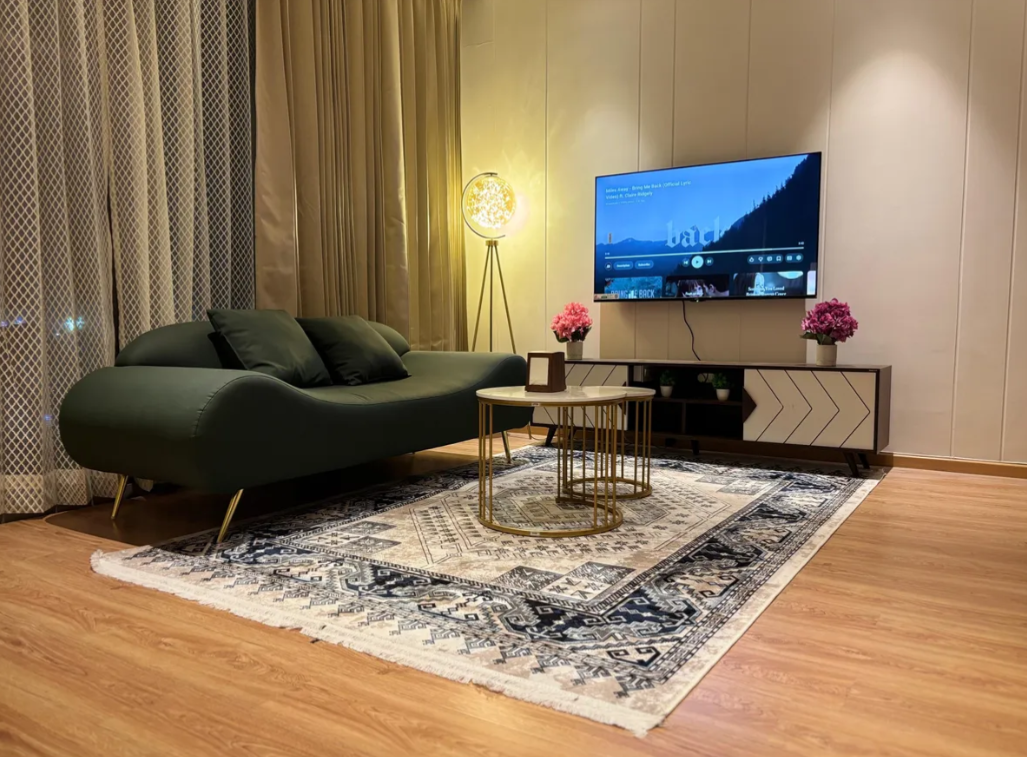 Chic Studio near Urbana