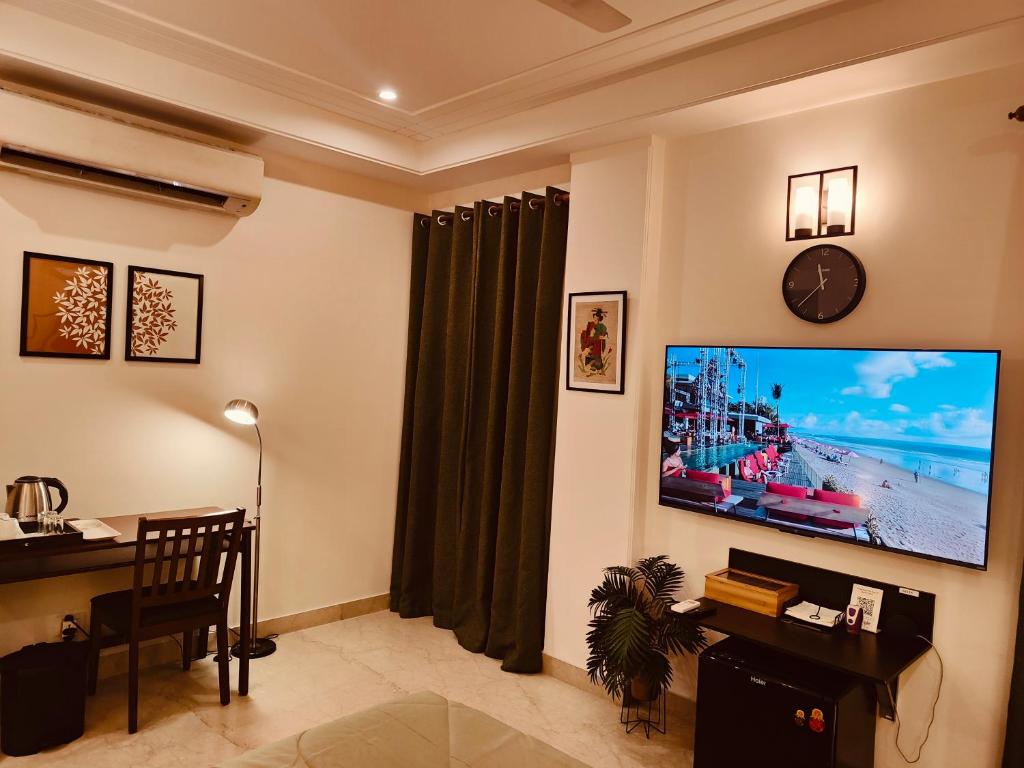 Opulent 1 Bedroom Apartment in Greater Kailash Two