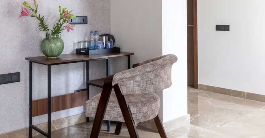 Spacious 4 Bedroom Apartment in Sushant Lok 2