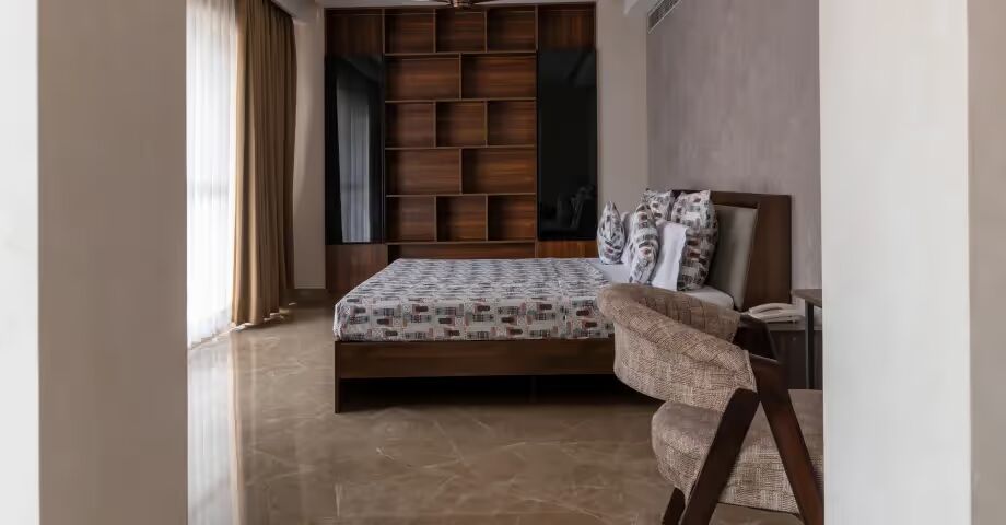 Spacious 4 Bedroom Apartment in Sushant Lok 2