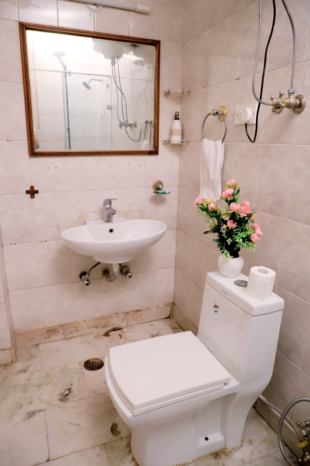 Spacious 1BHK for Professionals in Saket