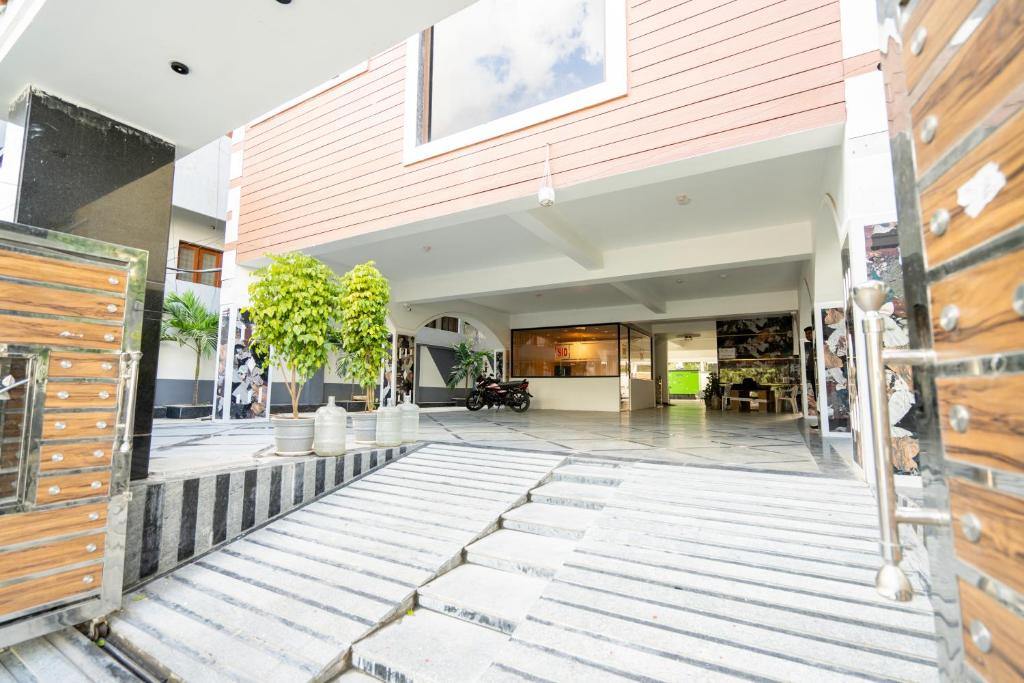 Royal 3 Bedroom Apartment in Gachibowli