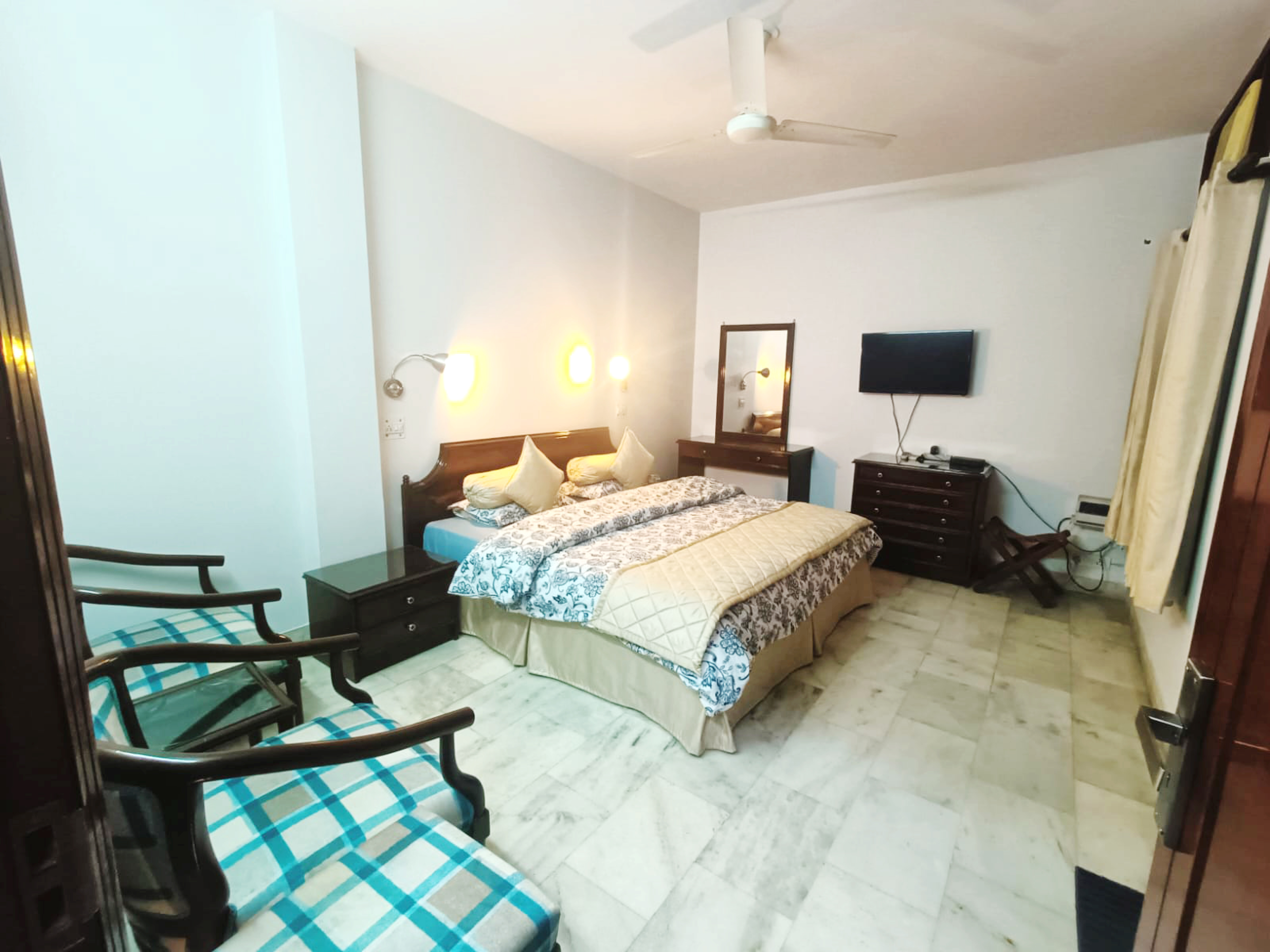 Refined 3 Bedroom Apartment in Greater Kailash