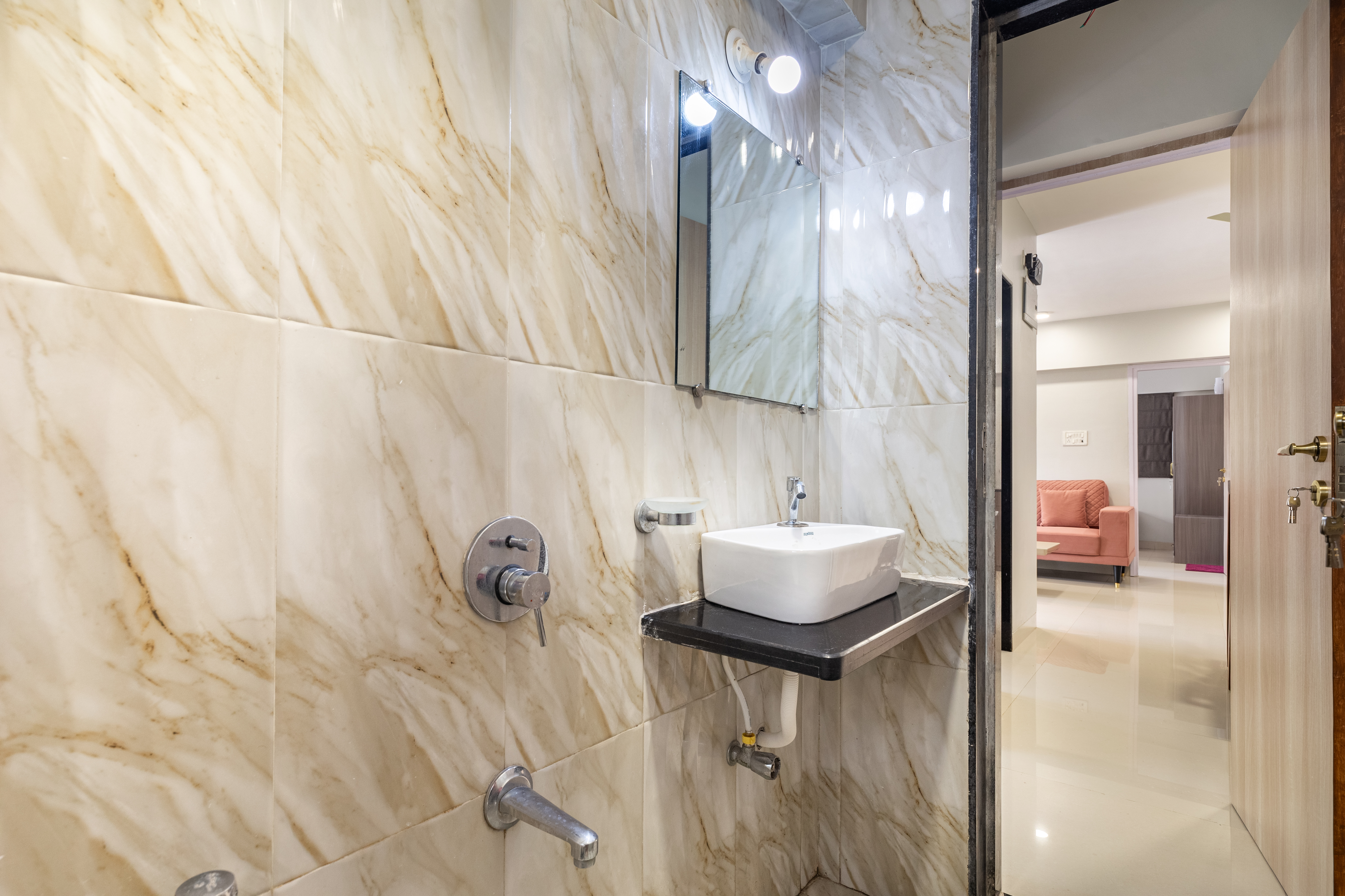 Refined 2 Bedroom Apartment near BKC
