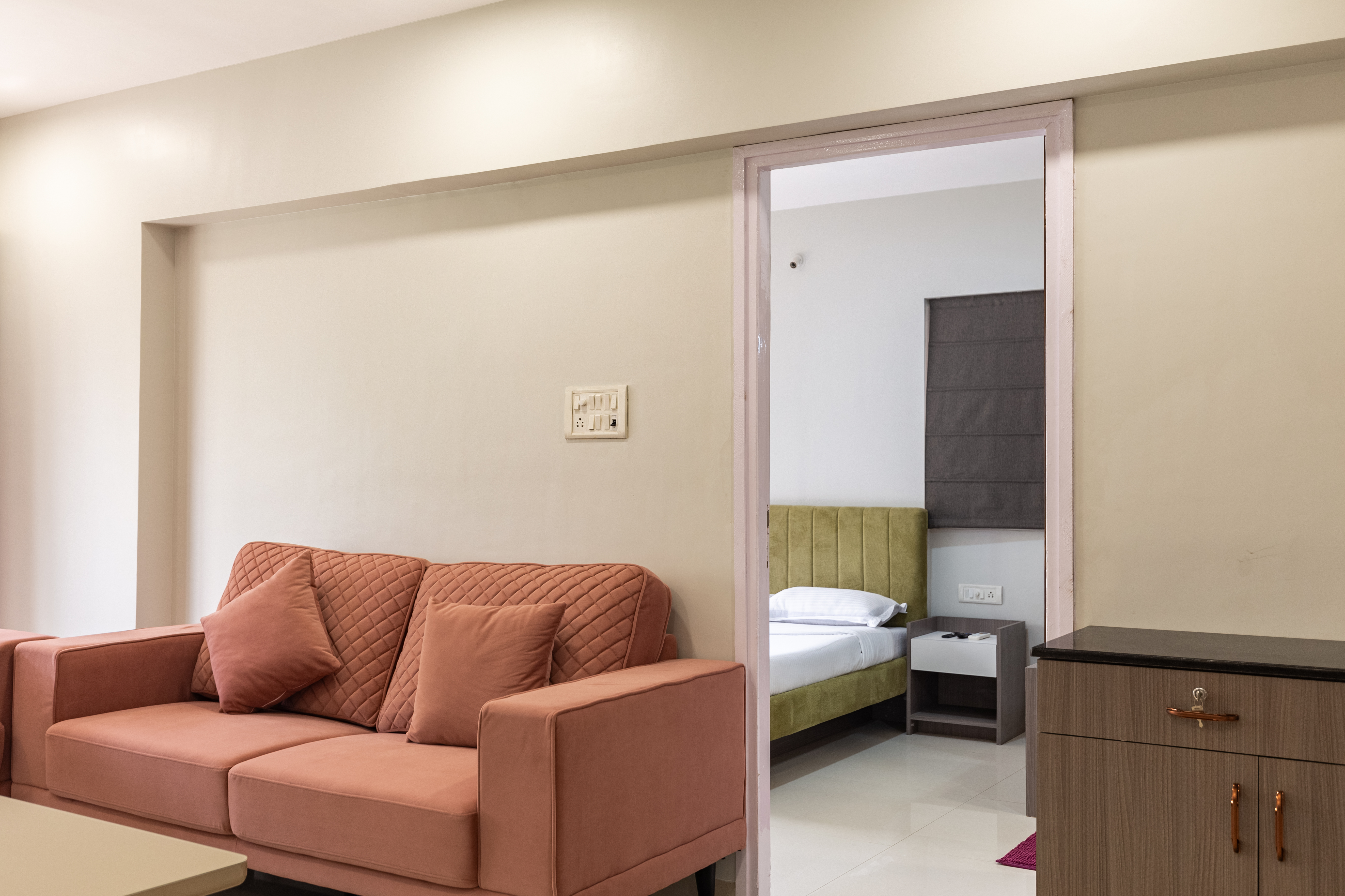 Refined 2 Bedroom Apartment near BKC