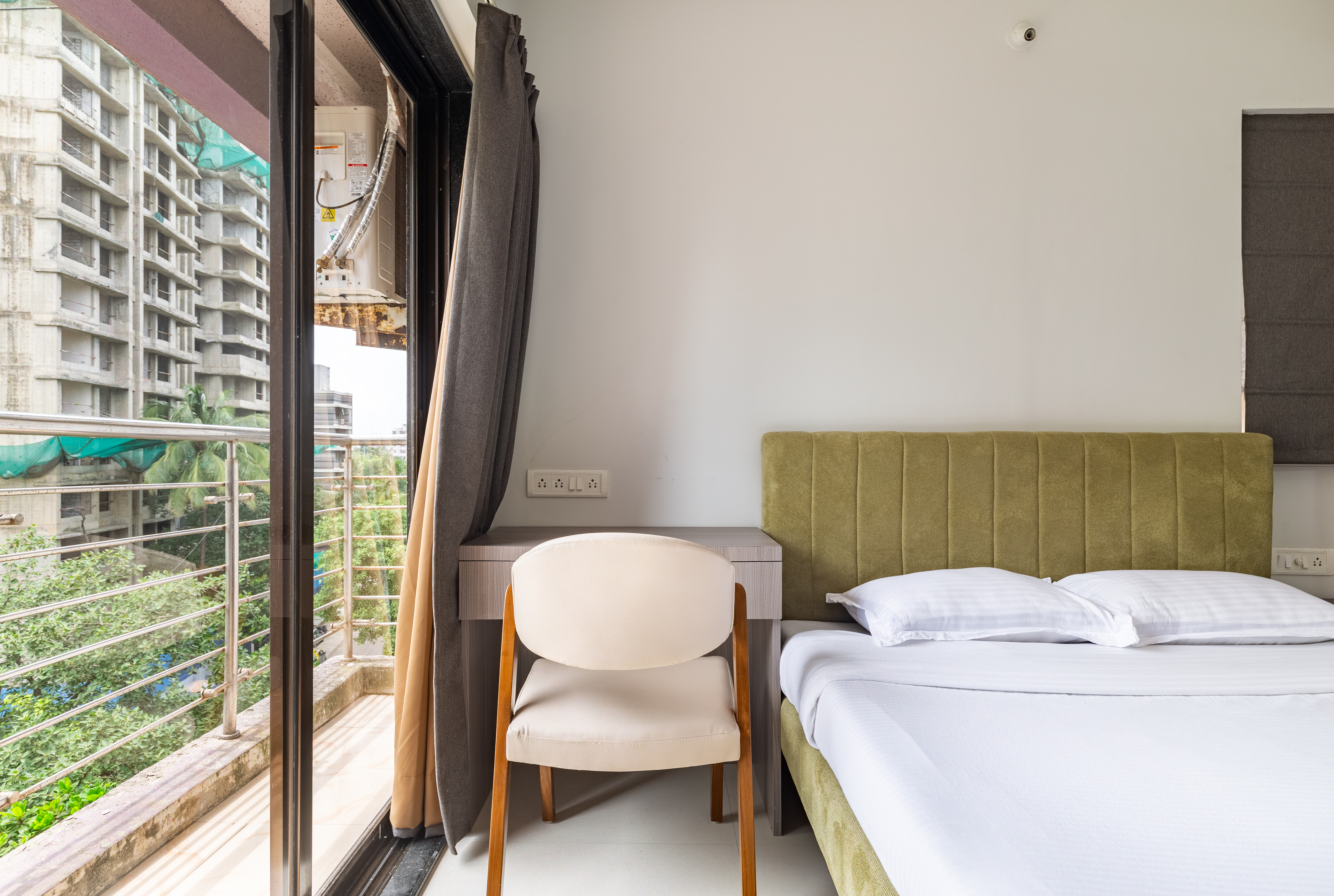Refined 2 Bedroom Apartment near BKC
