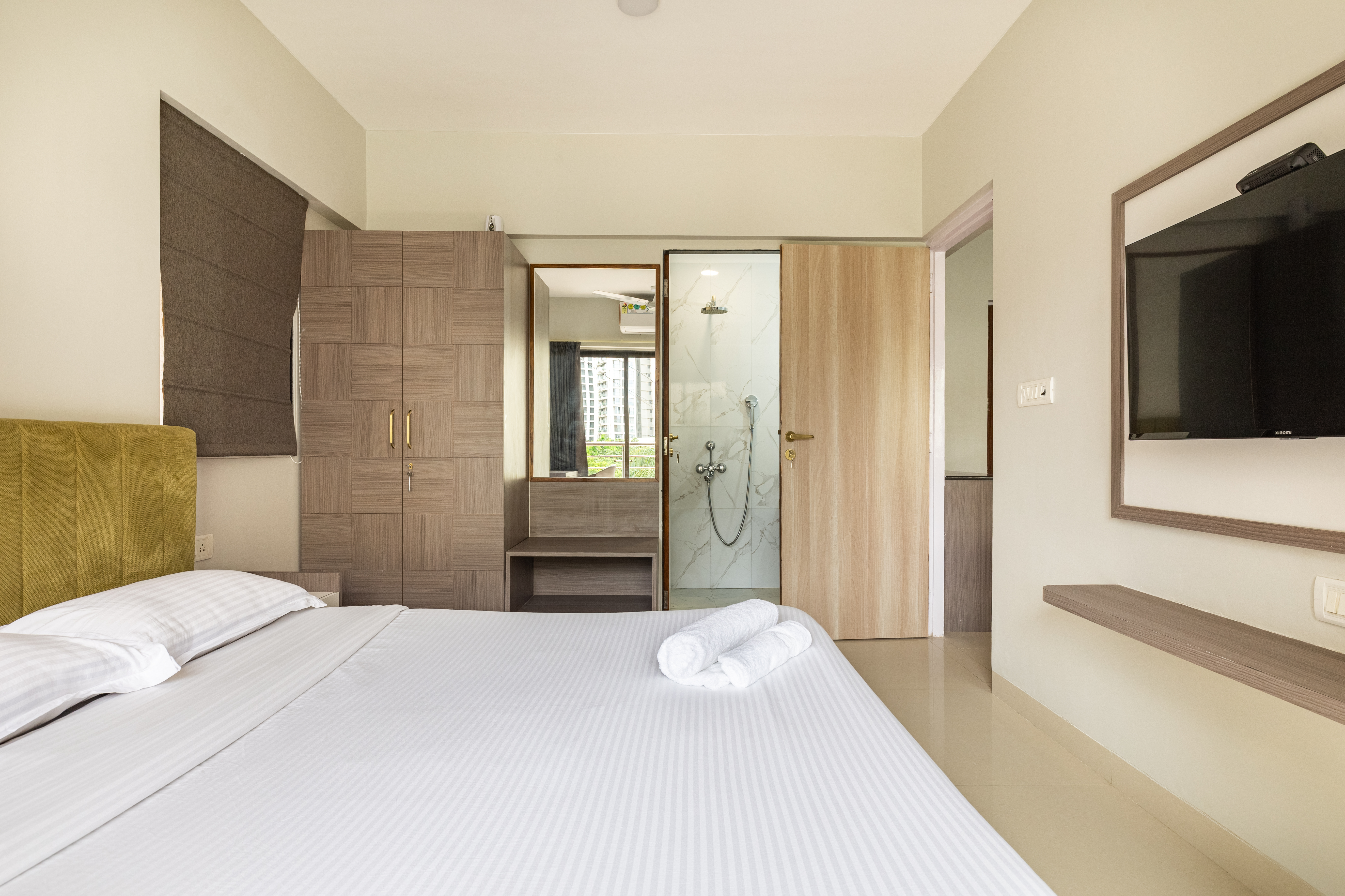Refined 2 Bedroom Apartment near BKC