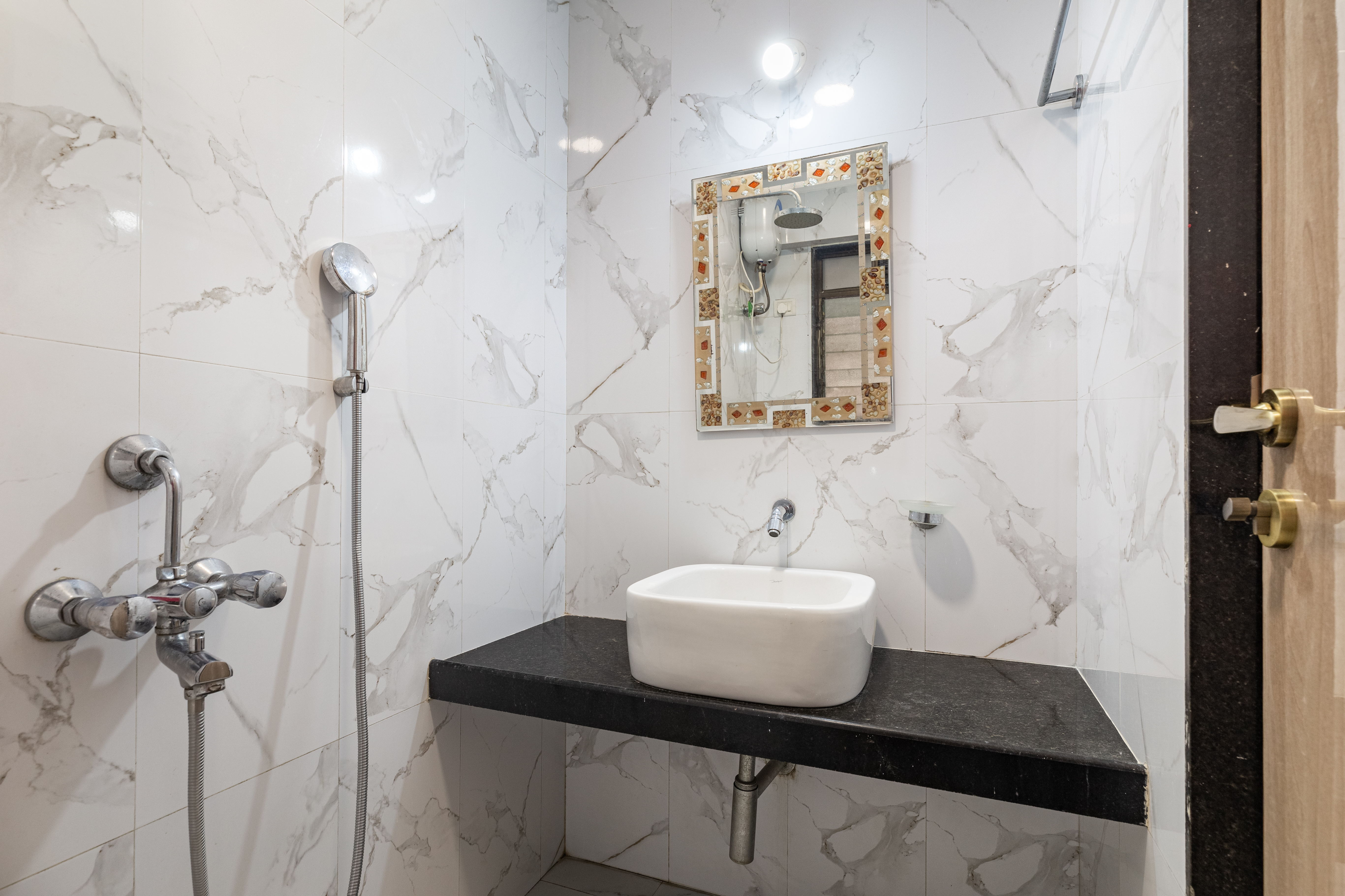 Refined 2 Bedroom Apartment near BKC