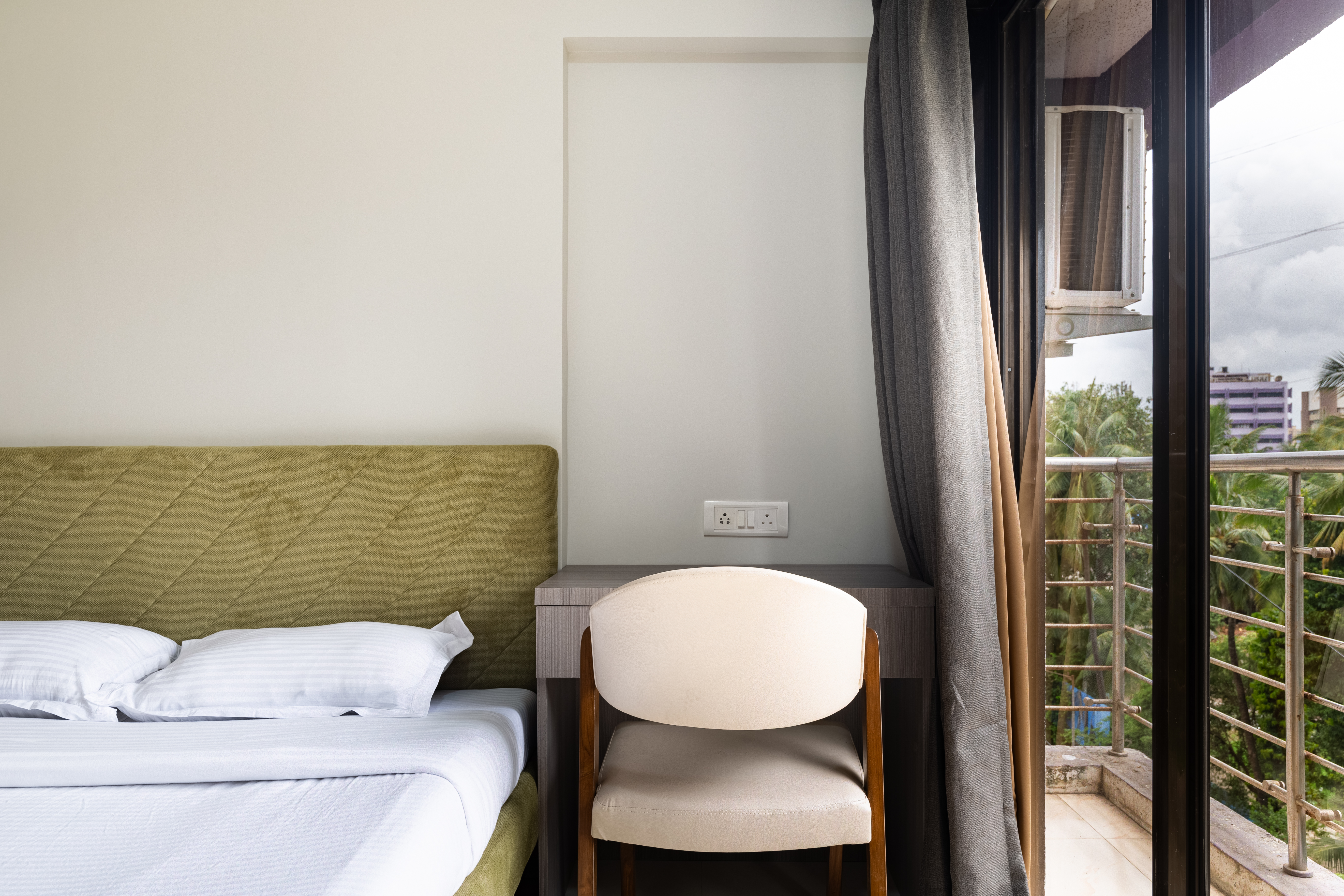 Refined 2 Bedroom Apartment near BKC