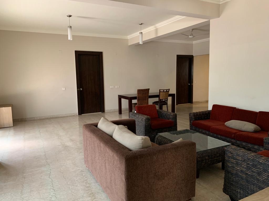 Grand Royale Residence in Brookefield