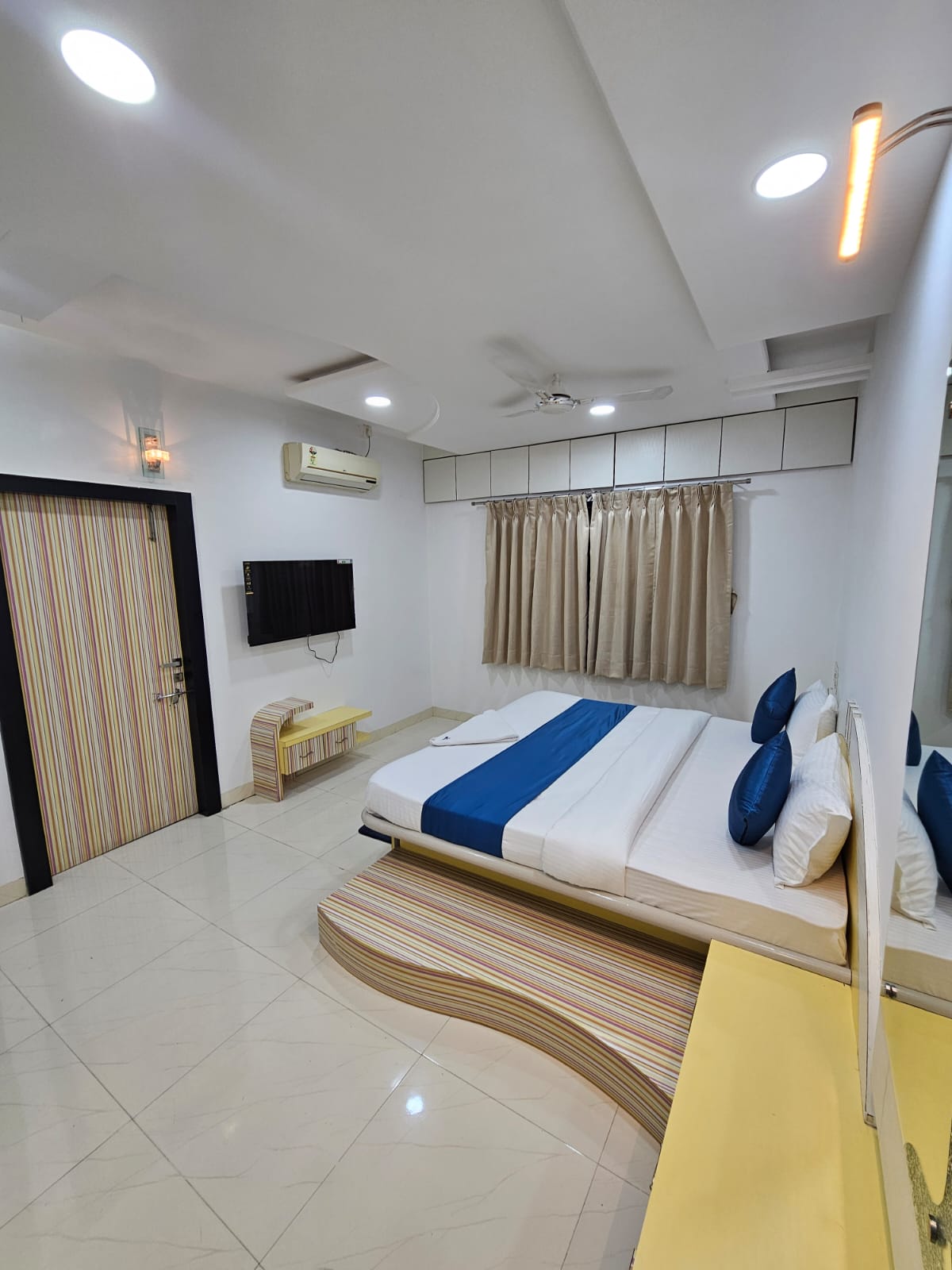 Entire 6 bedroom Apartment in Chichwad