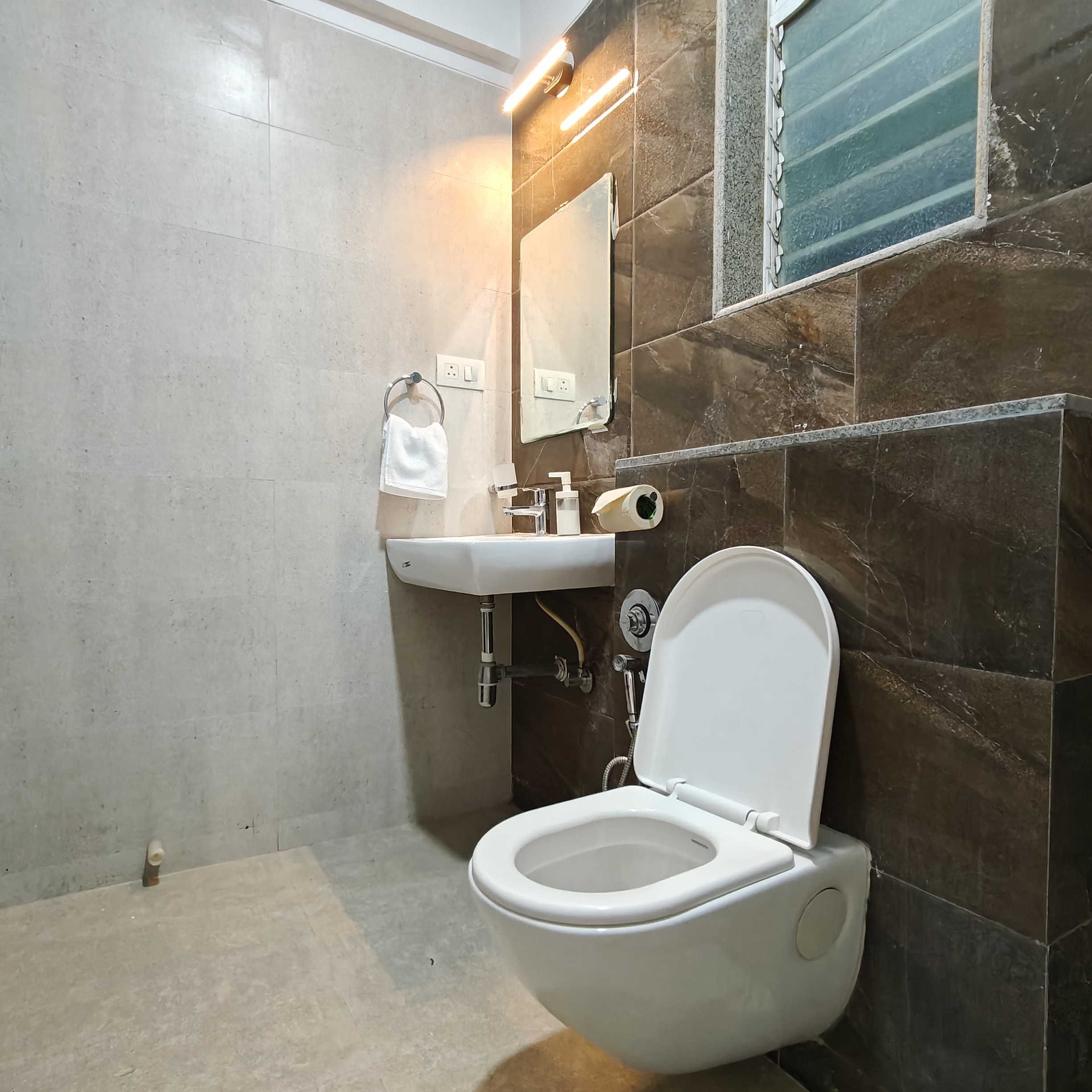 Superior 2 Bedroom Apartment in Chandivali