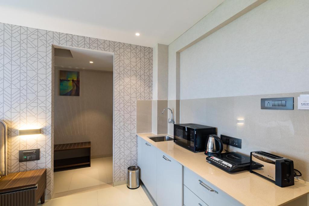 Royal 1 Bedroom Apartment in Koregoan Park