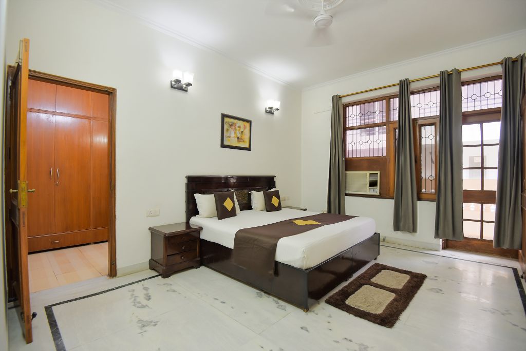 Comfortable Serviced Apartments in DLF PHASE FIVE