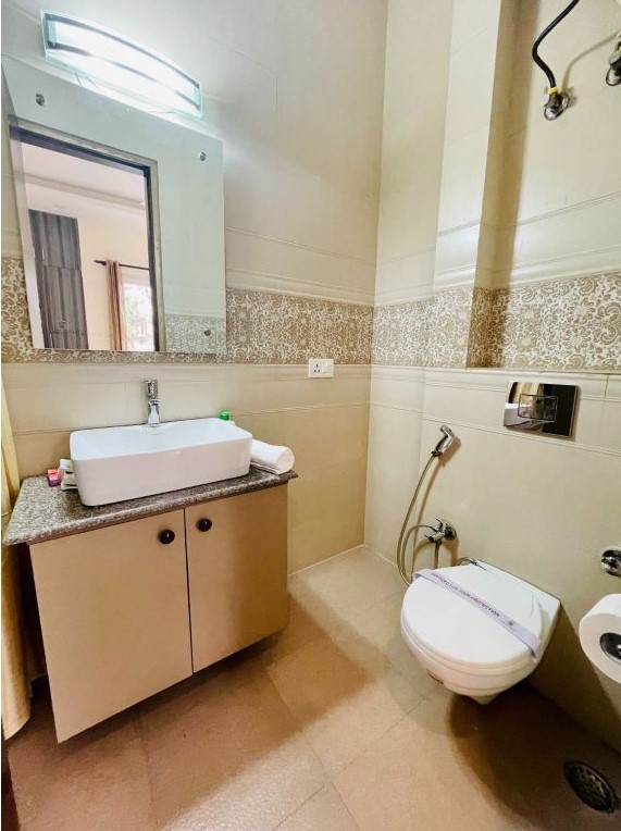 Premium Serviced Apartment in DLF Phase TWO