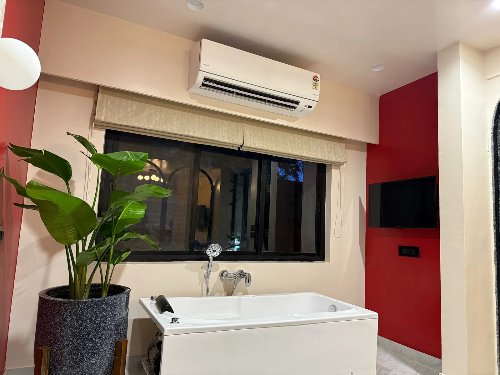 Studio Apartment with Jacuzzi in Koregaon Park