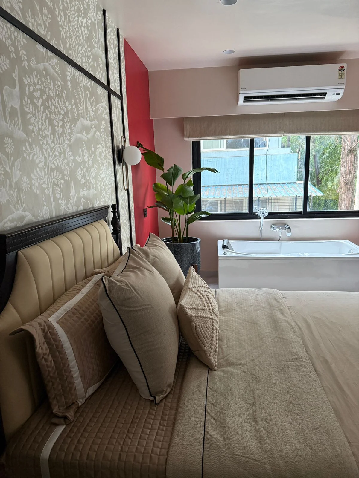 Studio Apartment with Jacuzzi in Koregaon Park