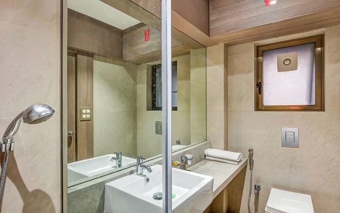 Deluxe 1 Bedroom Apartment near Mumbai Airport.