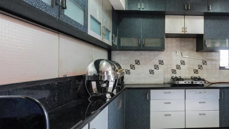 Homely 2 Bedroom Apartment Stay near JB Nagar
