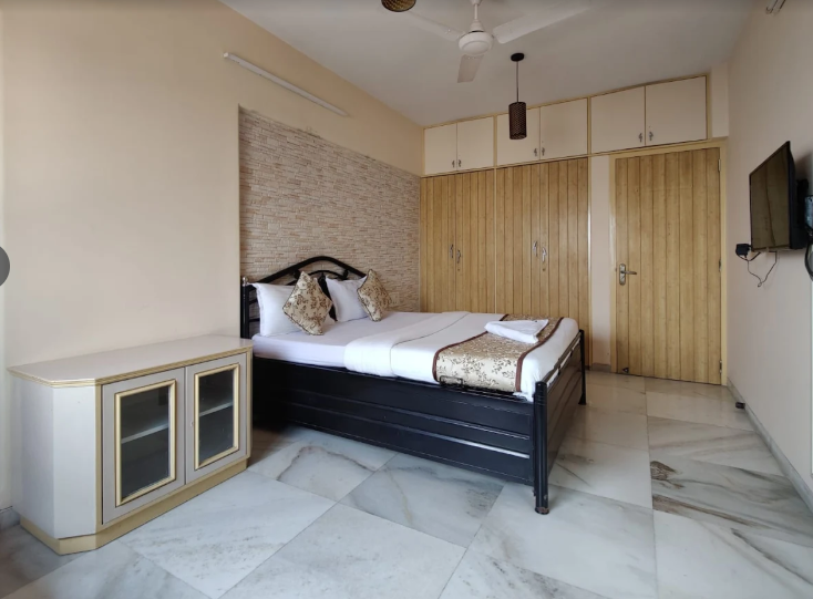 Elite Studio Apartment in Lower Parel