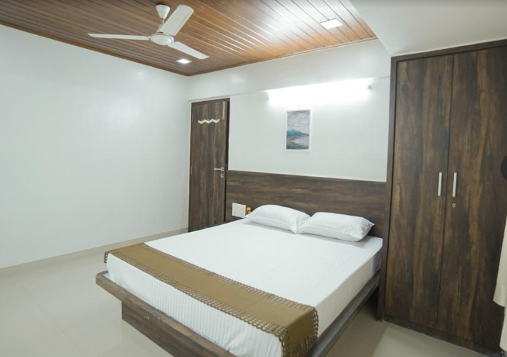 Classic 3 Bedroom Apartment in Vashi