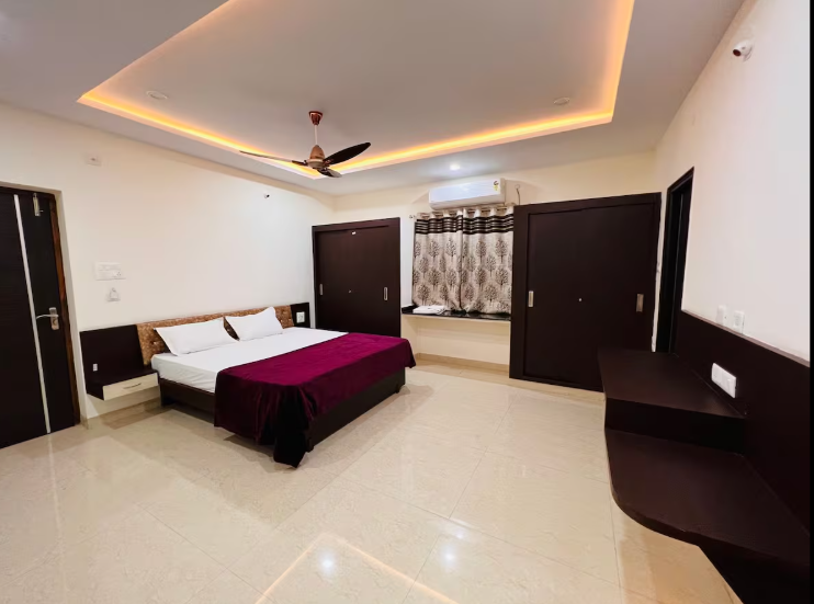4 BR Spacious Serviced Apartment