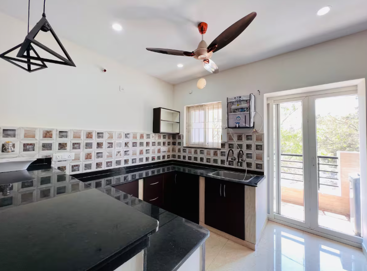4 BR Spacious Serviced Apartment