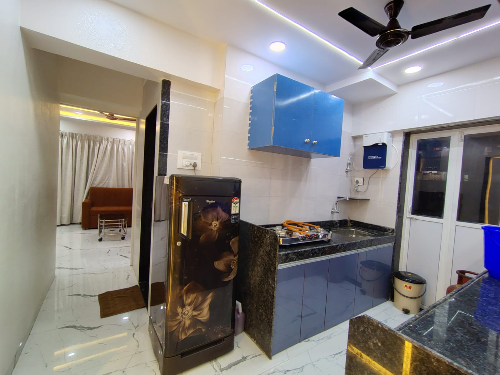 Modern 2 Bedroom Apartment with Balcony