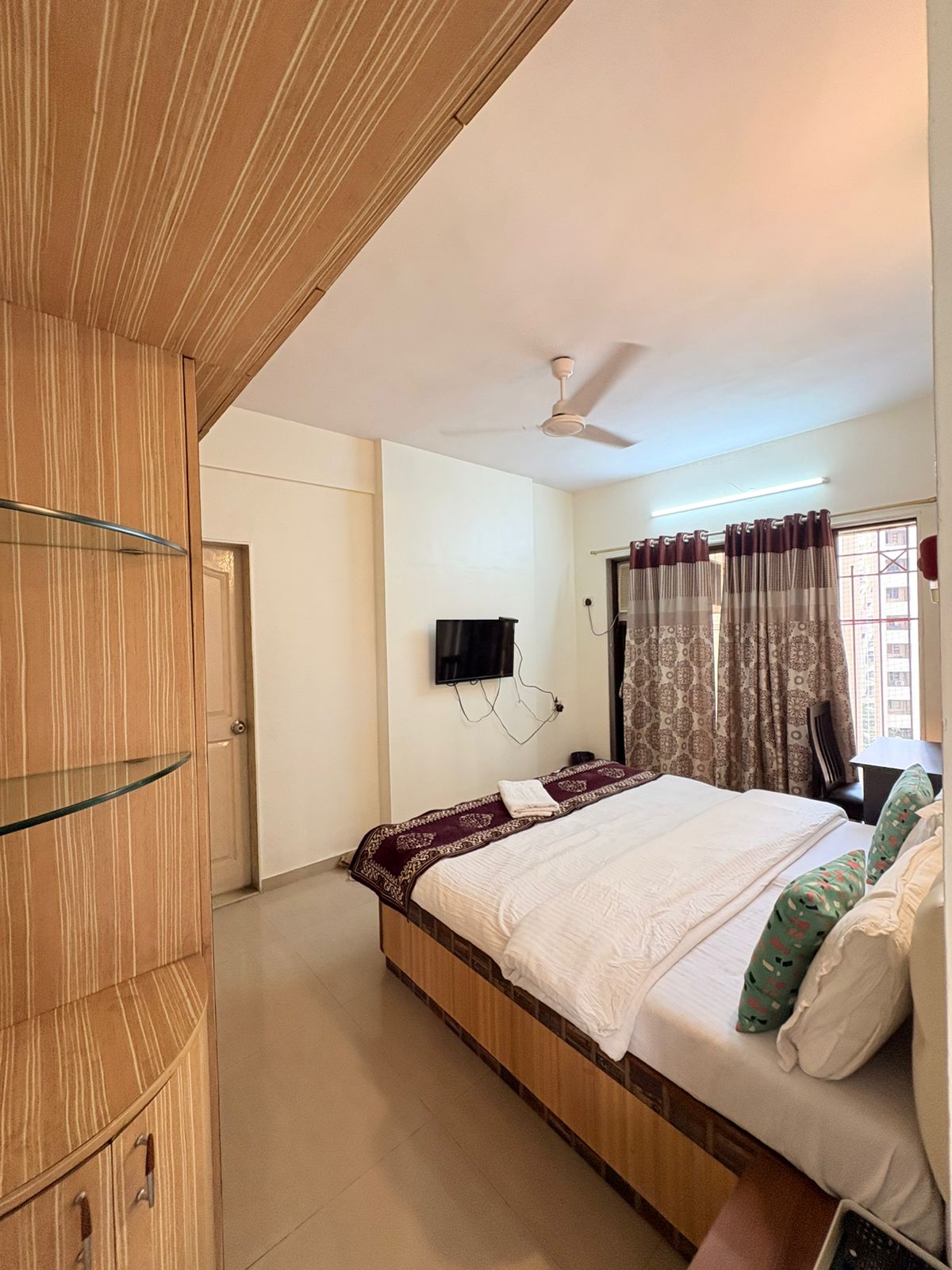 Homely 3 Bedroom Apartment in Powai