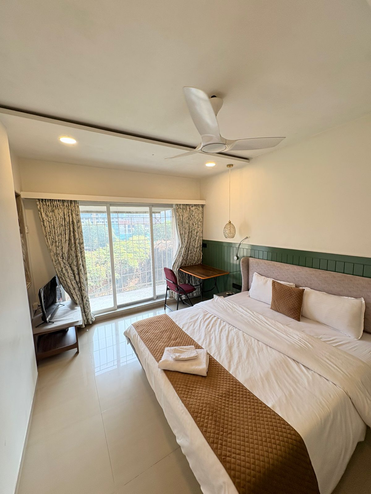 Homely 3 Bedroom Apartment in Powai