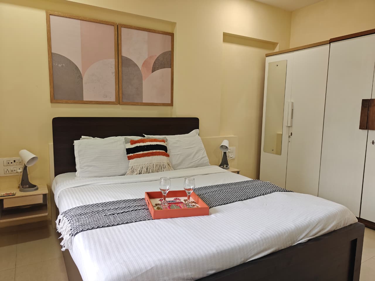 Aesthetic Serviced Apartments in Vile Parle