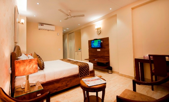 Private room in a 3 BHK Apartment