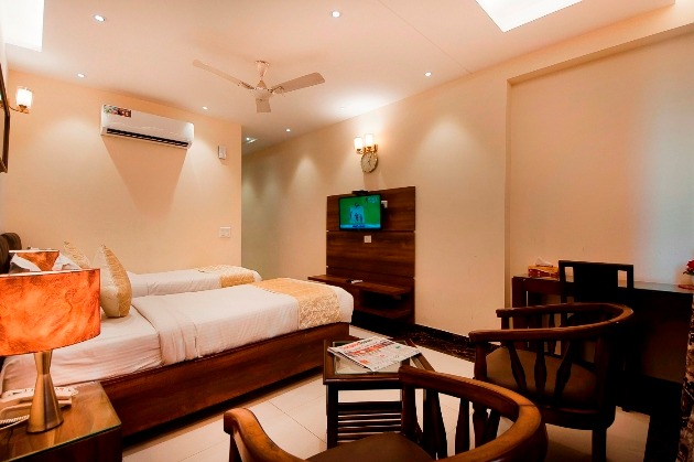 Private room in a 3 BHK Apartment
