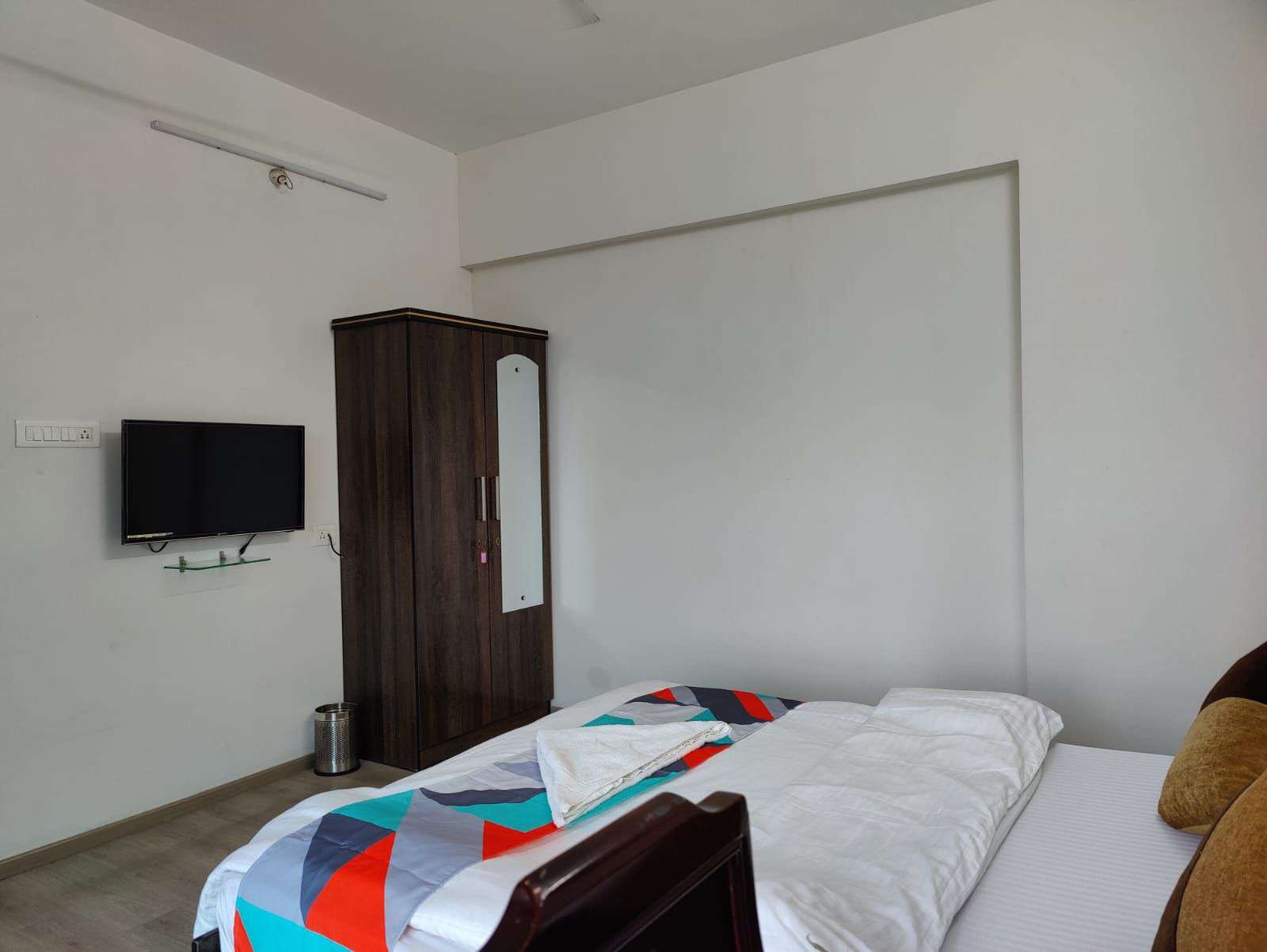 3 BHK Serviced Apartment in Airoli