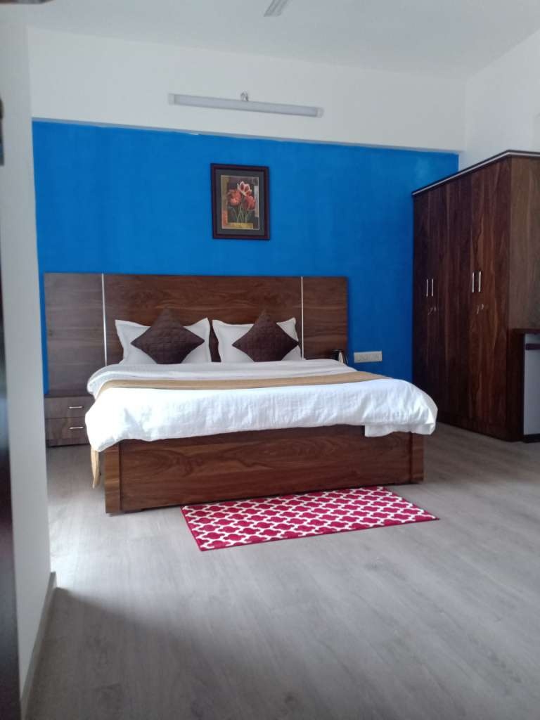 3 BHK Serviced Apartment in Airoli
