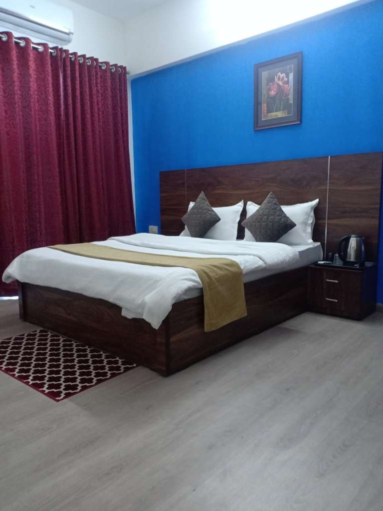 3 BHK Serviced Apartment in Airoli