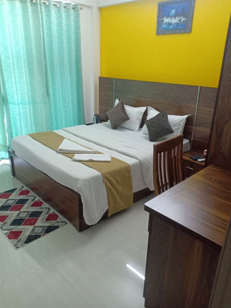 3 BHK Serviced Apartment in Airoli
