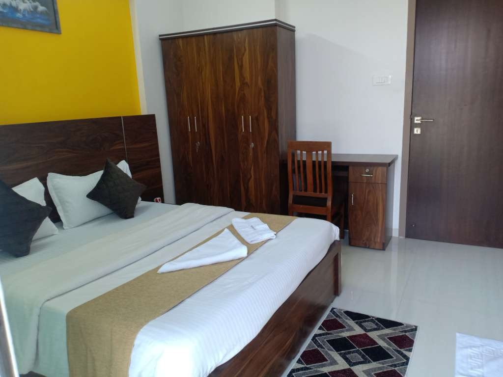 3 BHK Serviced Apartment in Airoli