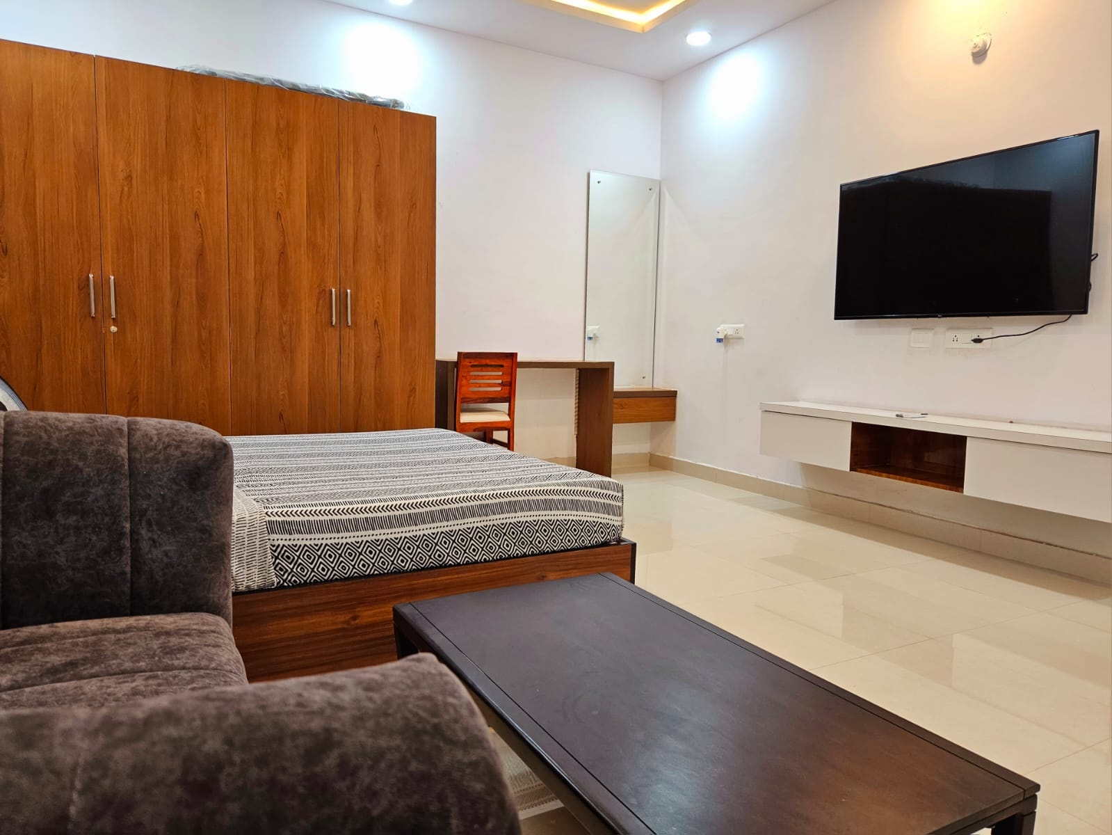 Classic Studio Apartment in Madhapur