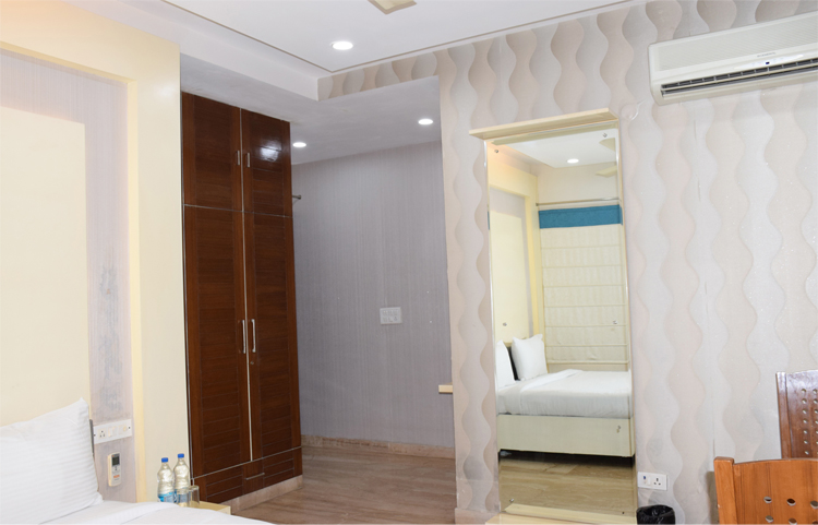 Chic 3 Bedroom Apartment near Medanta Hospital