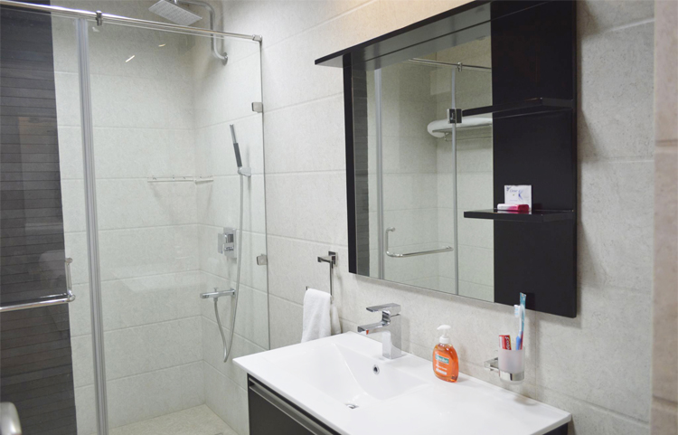 Chic 3 Bedroom Apartment near Medanta Hospital