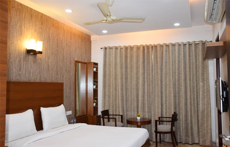 Chic 3 Bedroom Apartment near Medanta Hospital