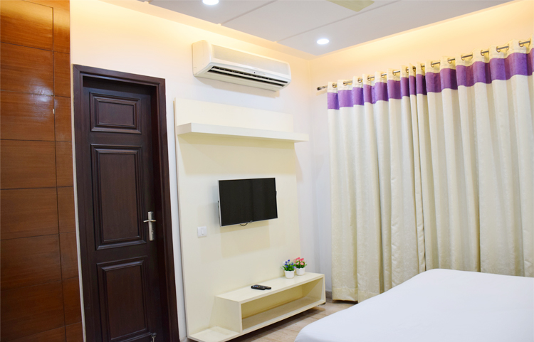 Chic 3 Bedroom Apartment near Medanta Hospital